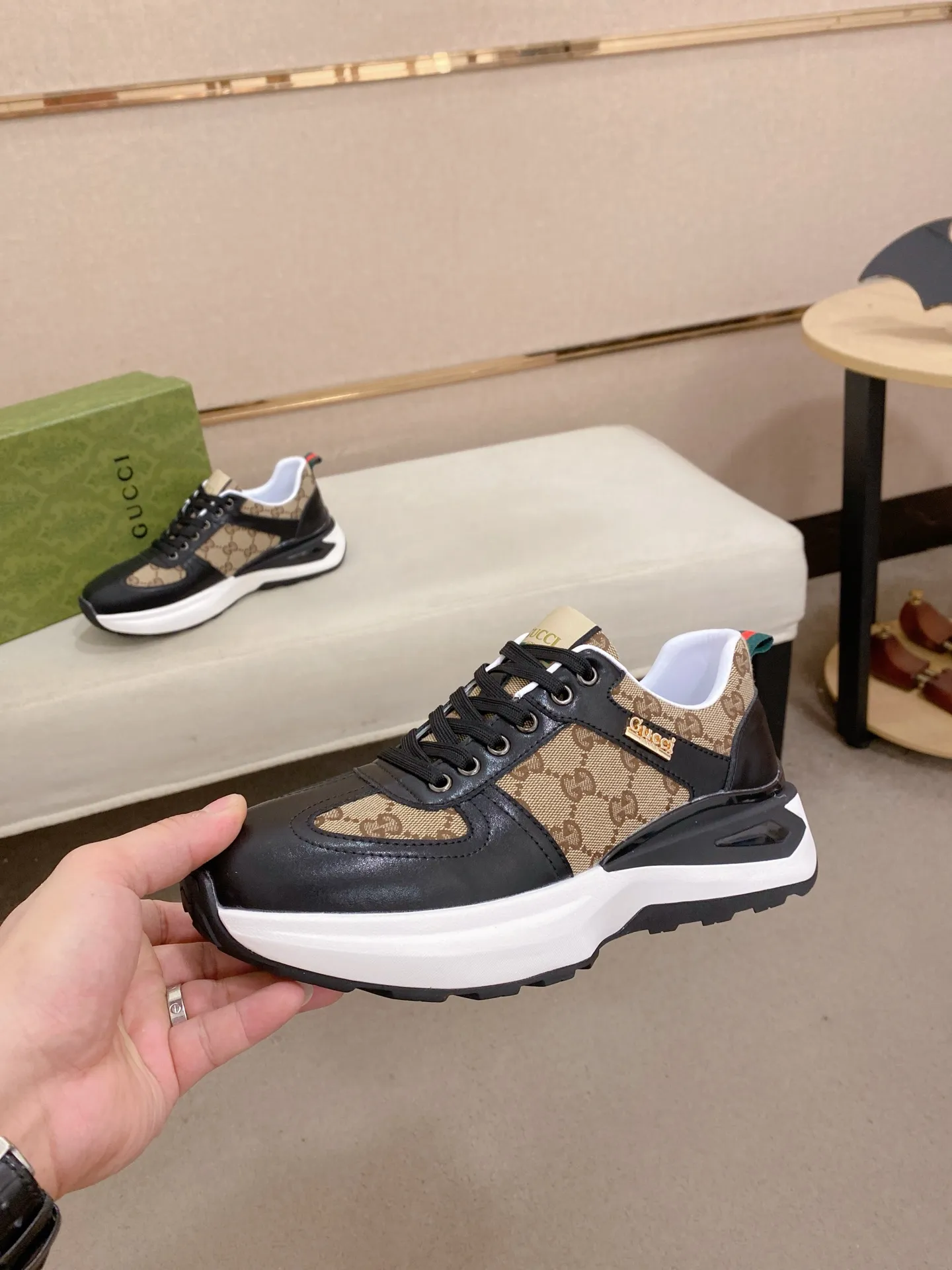 Factory price 462💰New GUCCI (Gucci) counters are launched simultaneously, new men's shoes, 😘fabrics are selected imported cowhide, lining: sheepskin lining. 👍🏿 High-end ☄️ air-cushion molded anti-slip rubber outsole, exquisite lines, simple and elegant, comfortable and high-end for leisure travel. Code number: 38 to 44 (45 can be customized and cannot be returned or exchanged)